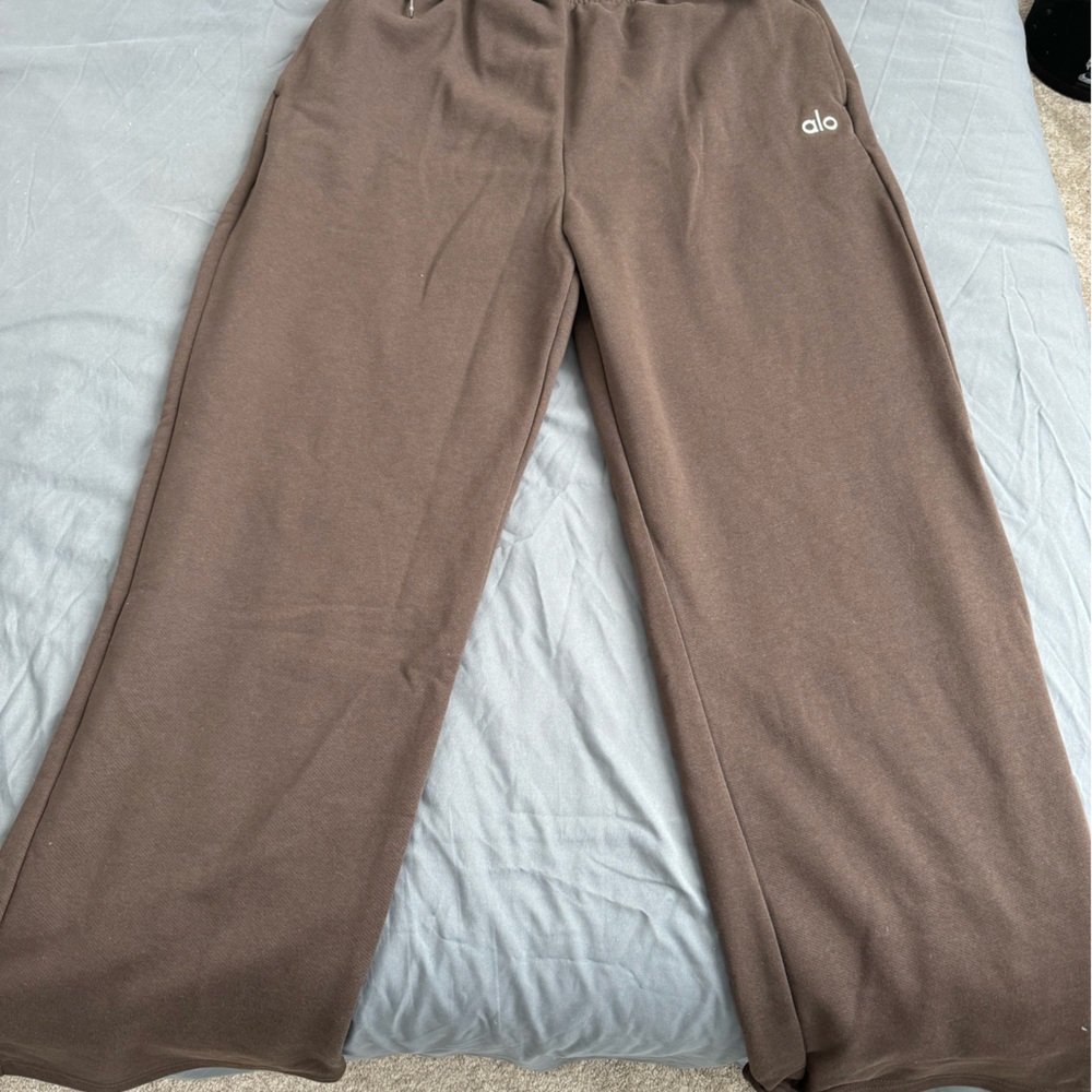 Women's Alo Accolade Brown Hoodie & Sweatpants - Picture 7 of 8